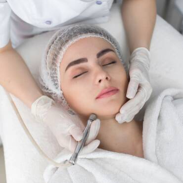 Microdermabrasion Training with Equipment